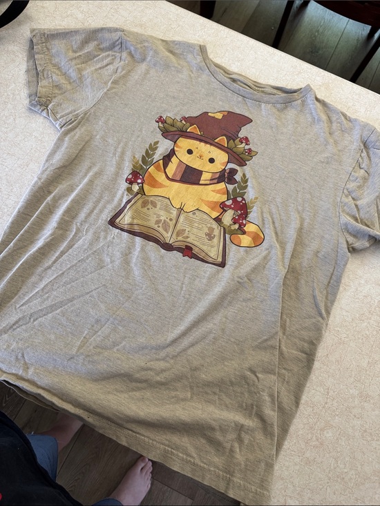 Hot Topic Tops - Hot Topic Gray Tee with Yellow & Brown Witch Cat Graphic